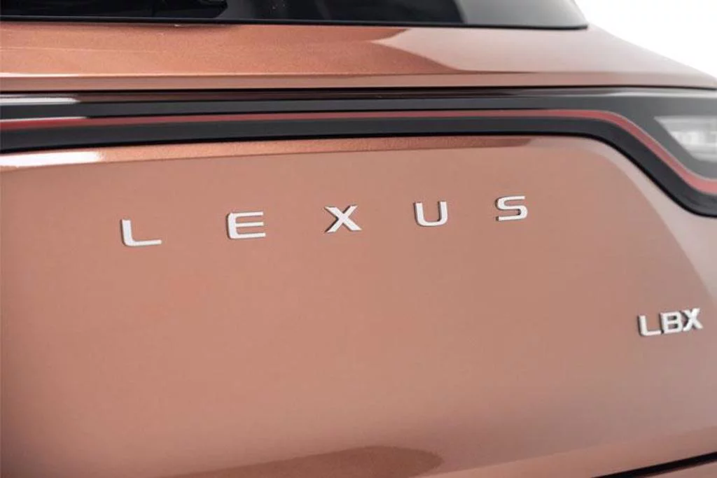 Lexus Lbx 1.5 Premium Plus Design 5dr E-CVT