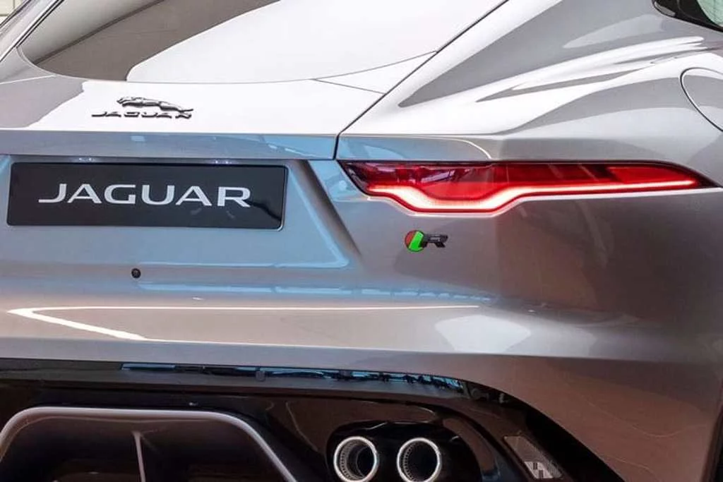 Jaguar F-Type 5.0 P450 Supercharged V8 R-Dynamic 2dr Auto AWD